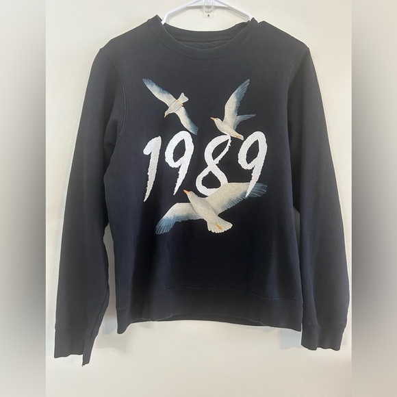 Taylor Swift inspired 1989 Seagulls Graphic Sweatshir - Picture 1 of 7